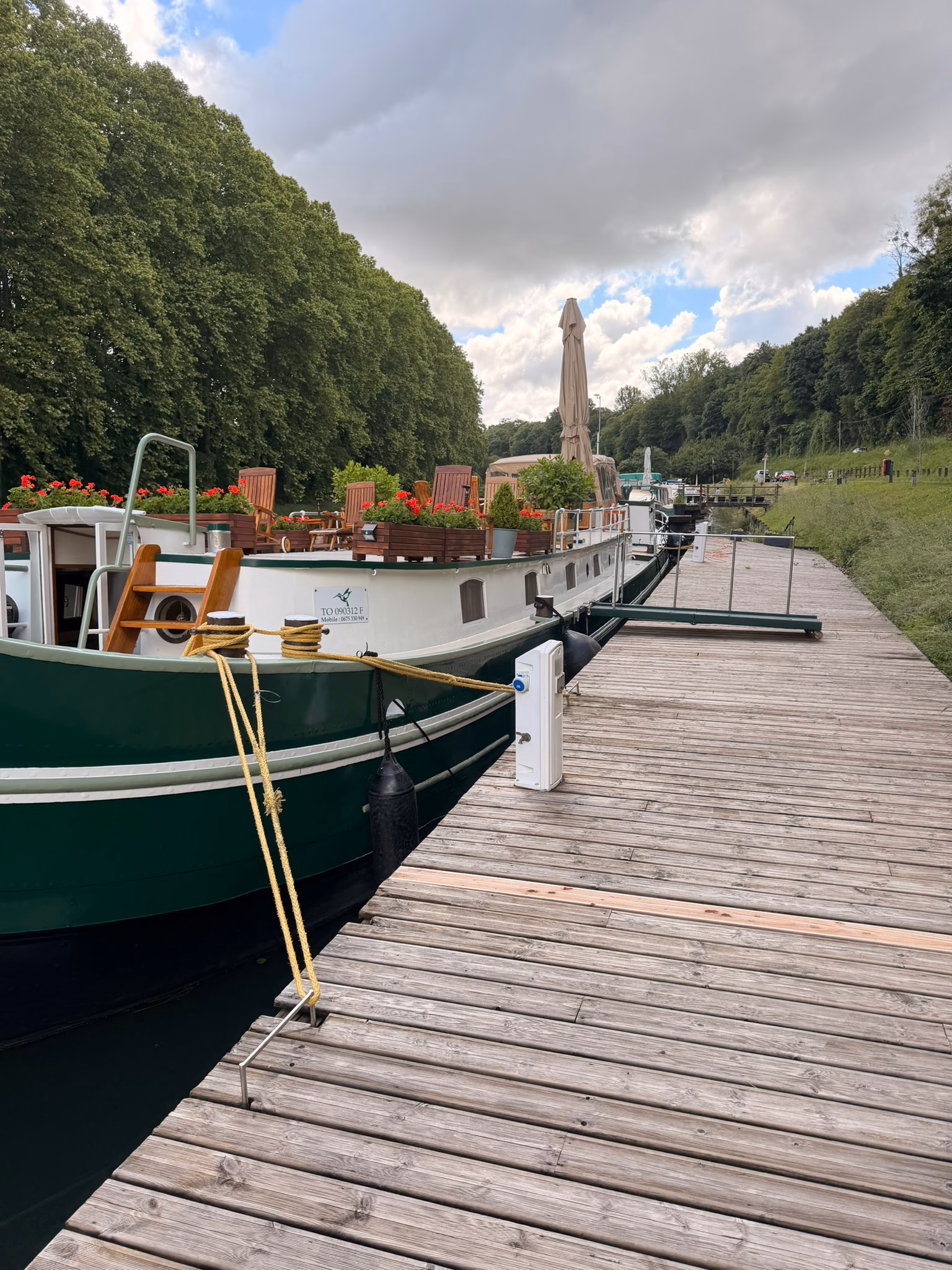 Maintenance d'extincteurs sur une péniche à Dorthe — Gironde