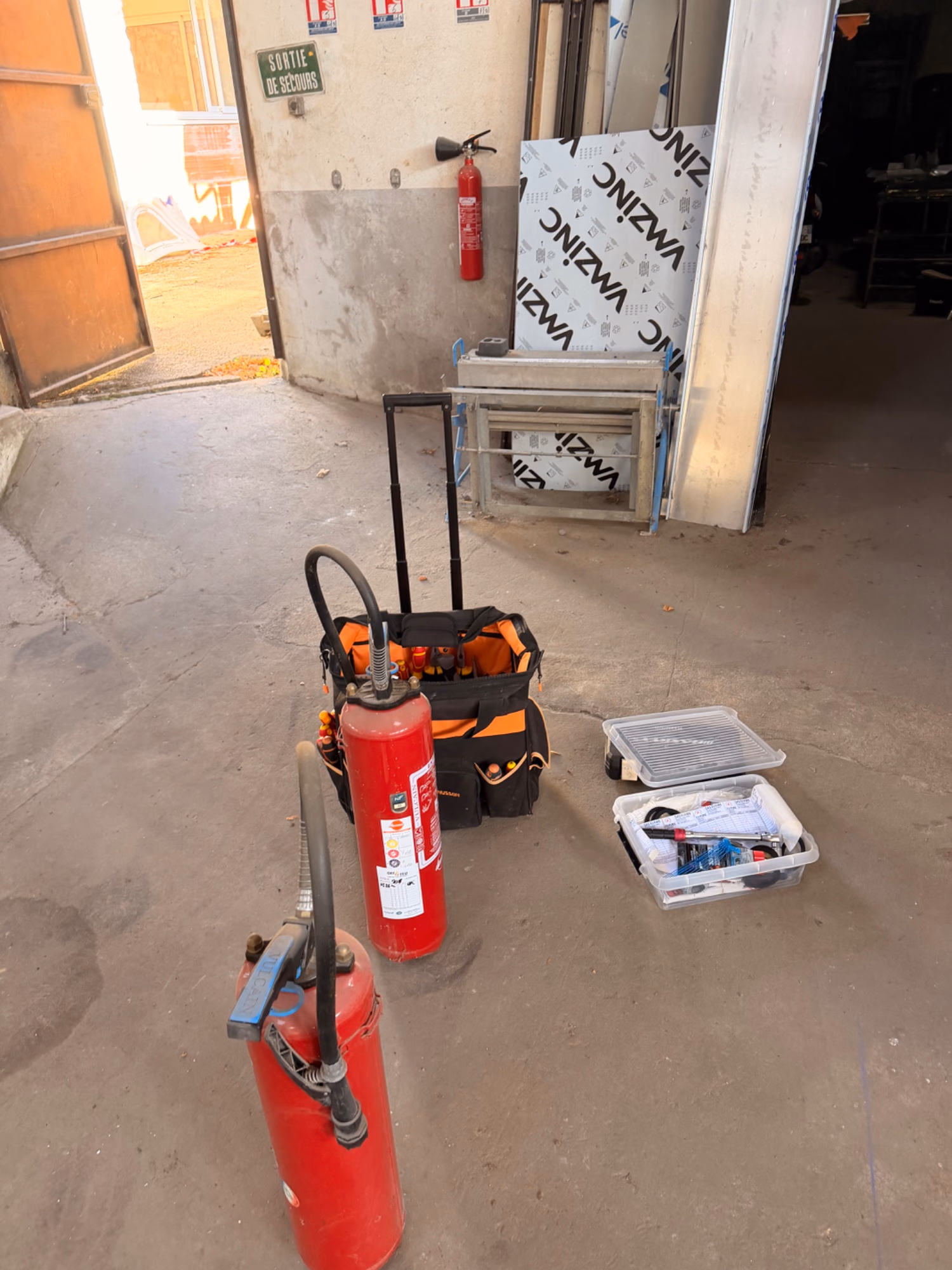 Maintenance de 12 extincteurs chez un charpentier couvreur zingueur à Guitres